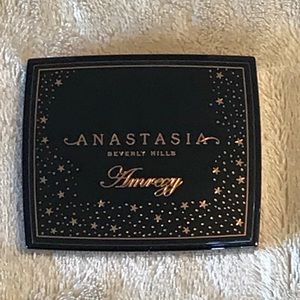 NWT Anastasia Beverly Hills Amrezy Highlighter